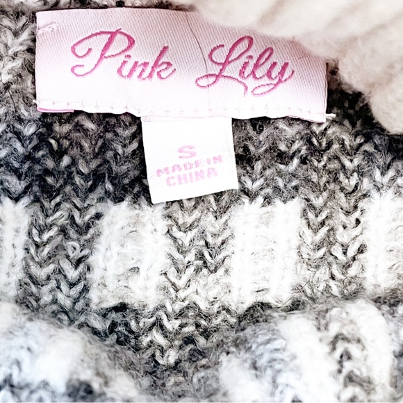 Pink Lily Cream, Gray & White Turtleneck Sweater Size Small - Picture 3 of 5